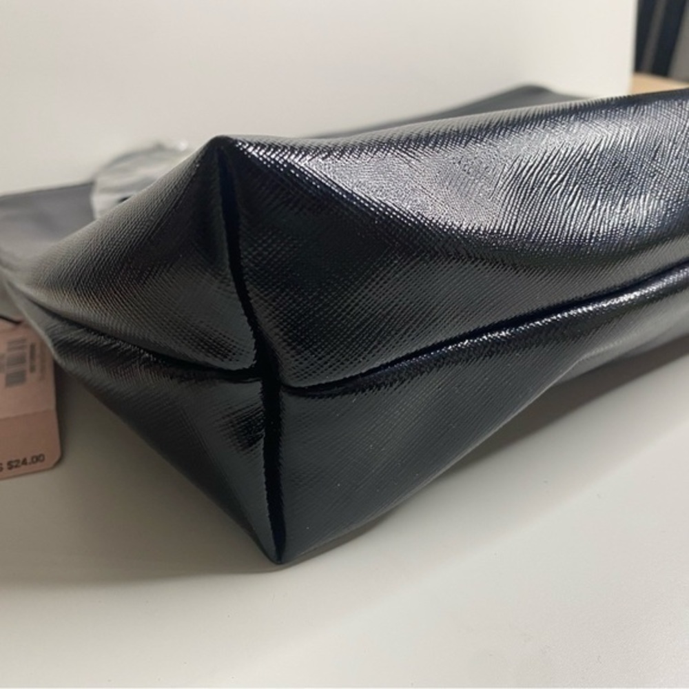 Victoria’s Secret‎ cosmetic bag - Picture 3 of 4